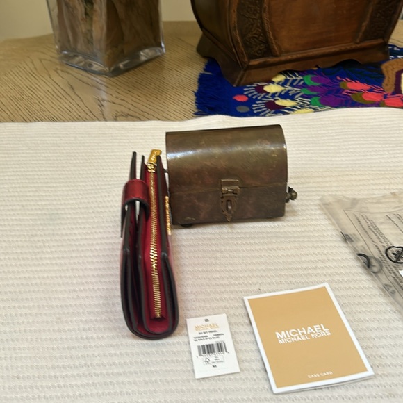 Michael KorsMedium Patent Wallet
Color: CRIMSON - Picture 12 of 16